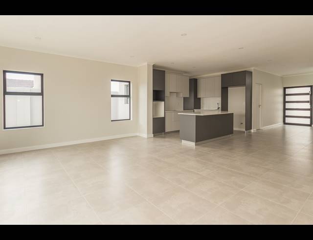 4 BEDROOM FREESTANDING FOR SALE IN SANDOWN